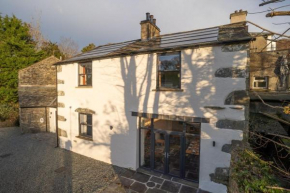 New 4 Bedroom Home at Waterhead Range by LetMeStay